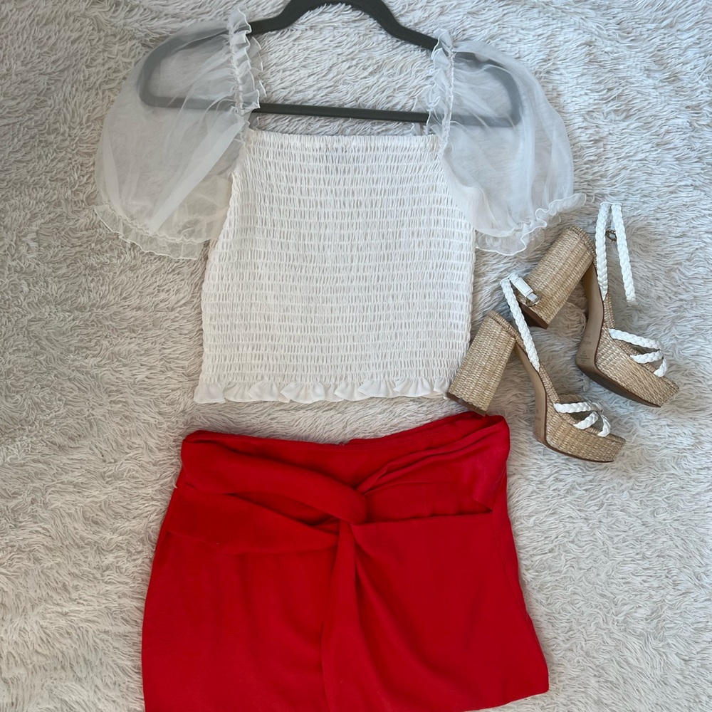 Gianni Bini- white Gianni puff sleeve top size M